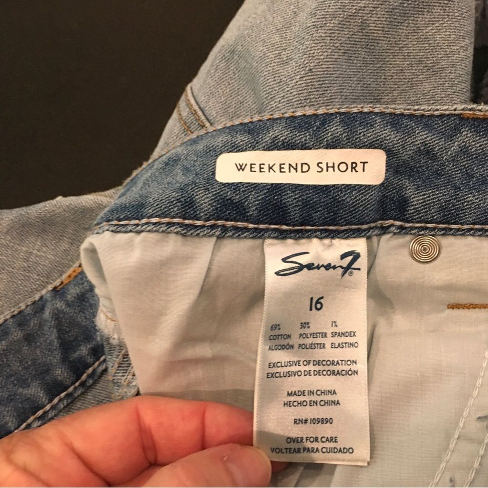 Seven7 Weekend Short 5” Inseam Fray Hem Denim Waist Comfort Stretch Size 16 NWT - Picture 5 of 11